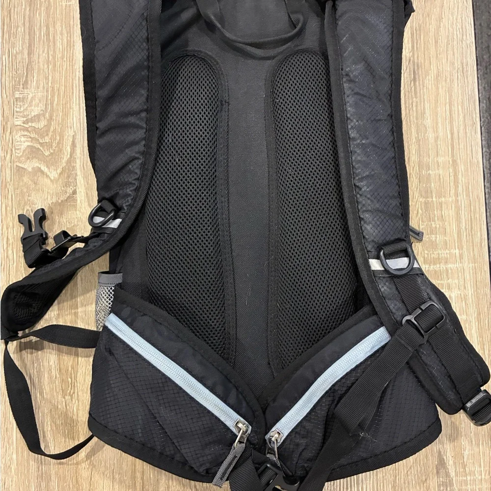 Hydration Backpack - Picture 4 of 6